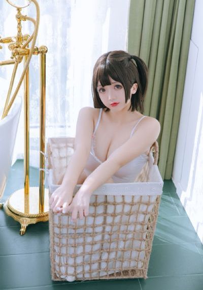 眼镜彼女
